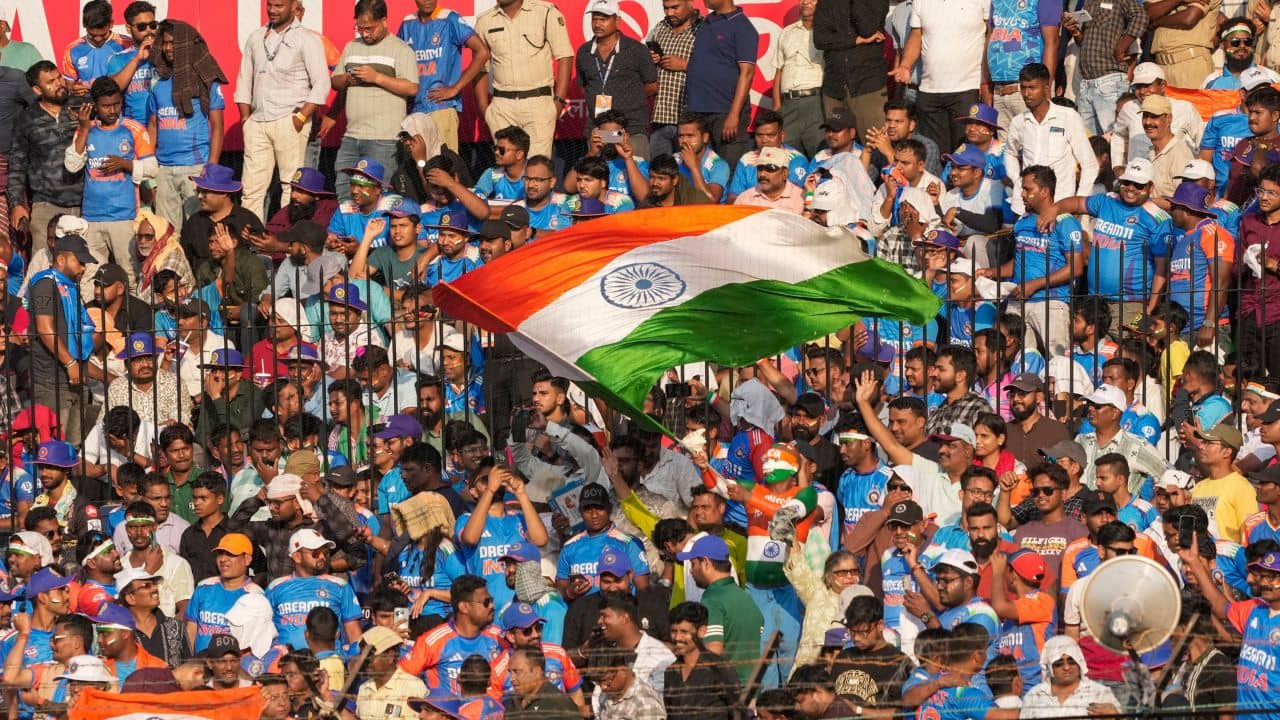 ICC Champions Trophy 2025: বিতর্ক মিটল দ্রুত! পাকিস্তানের মাটিতে উড়ছে ভারতের জাতীয় পতাকা!