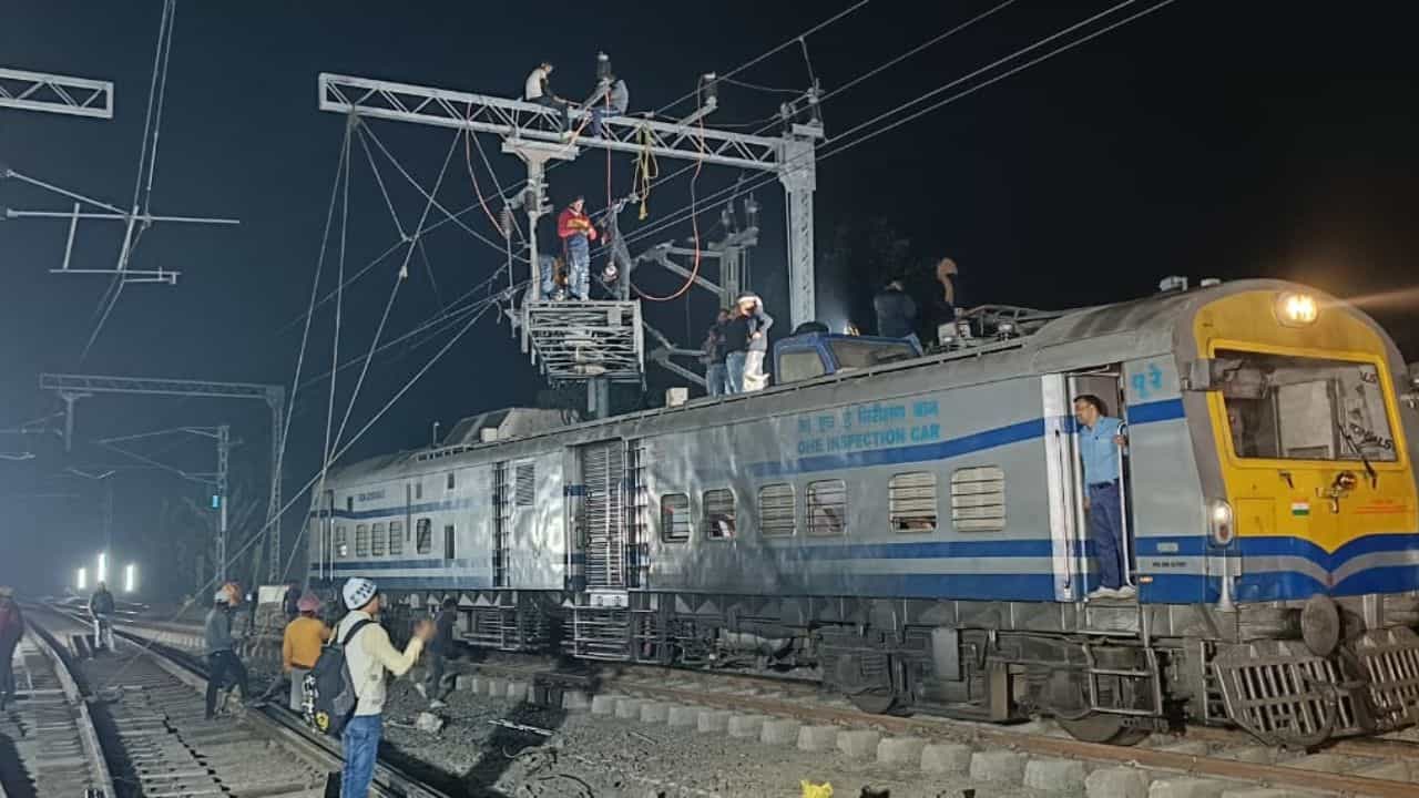 Eastern Railway: এবার এই রুটে দ্বিগুণ গতিতে ছুটবে ট্রেন Eastern Railway: এবার এই রুটে দ্বিগুণ গতিতে ছুটবে ট্রেন