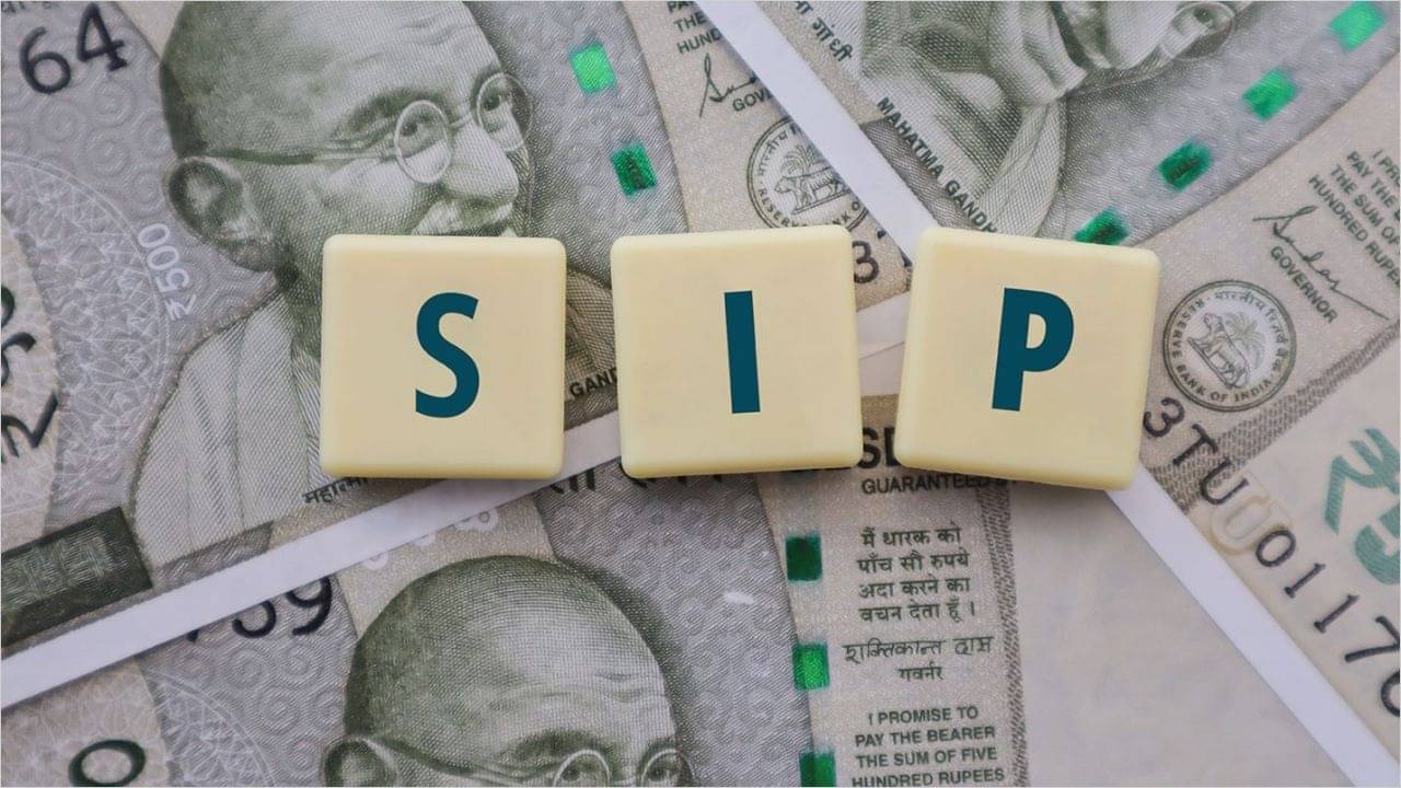Investment Tips: মাত্র ৭০০০ টাকা বিনিয়োগে কী ভাবে হবেন ৫ কোটি টাকার মালিক? রইল ট্রিকস