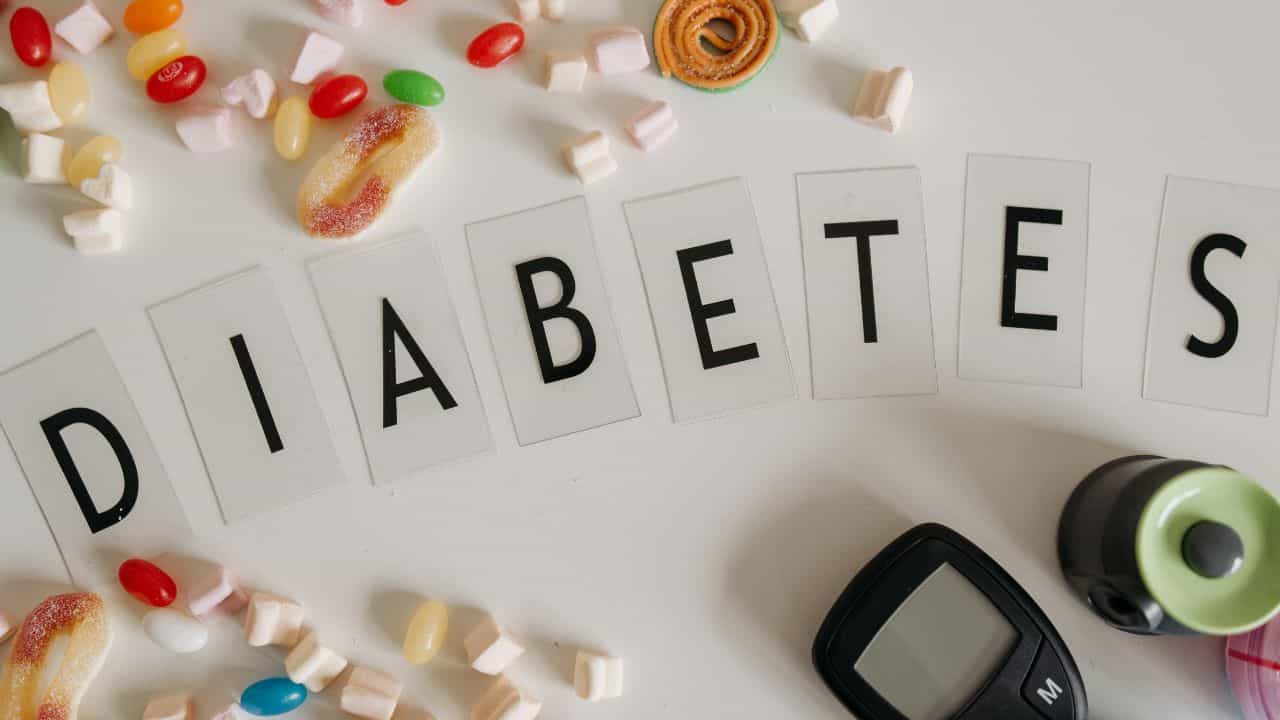 Diabetic Patients: রাতের খাবারে অনীহা! ডায়াবেটিস রোগীদের জন্য লাভ না ক্ষতি? Diabetic Patients: রাতের খাবারে অনীহা! ডায়াবেটিস রোগীদের জন্য লাভ না ক্ষতি?