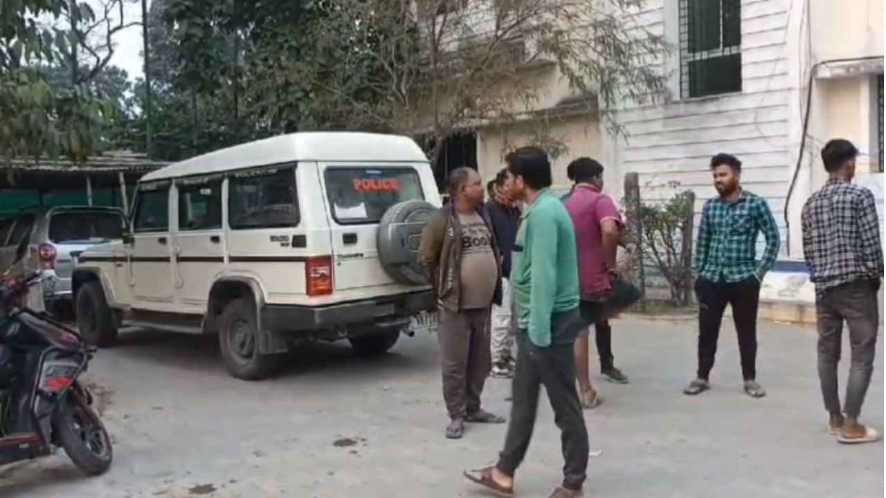Jalpaiguri: অস্টম শ্রেণির মেয়ের ব্যাগে প্রেগন্যান্সি টেস্ট কিট! মা জিজ্ঞাসা করতেই ভয়াবহ 'সত্যি' বলল নাবালিকা