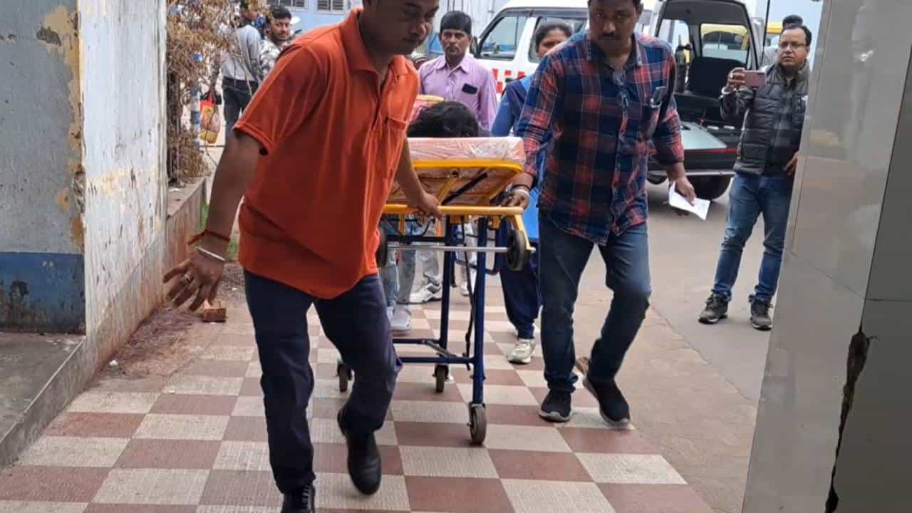 Jaynagar: সরস্বতী পুজোর সকালে গৃহবধূকে ধর্ষণের অভিযোগ, গলায় ওড়নার ফাঁস, ফাঁকা মাঠ থেকে আশঙ্কাজনক অবস্থায় উদ্ধার করল পুলিশ Jaynagar: সরস্বতী পুজোর সকালে গৃহবধূকে ধর্ষণের অভিযোগ, গলায় ওড়নার ফাঁস, ফাঁকা মাঠ থেকে আশঙ্কাজনক অবস্থায় উদ্ধার করল পুলিশ