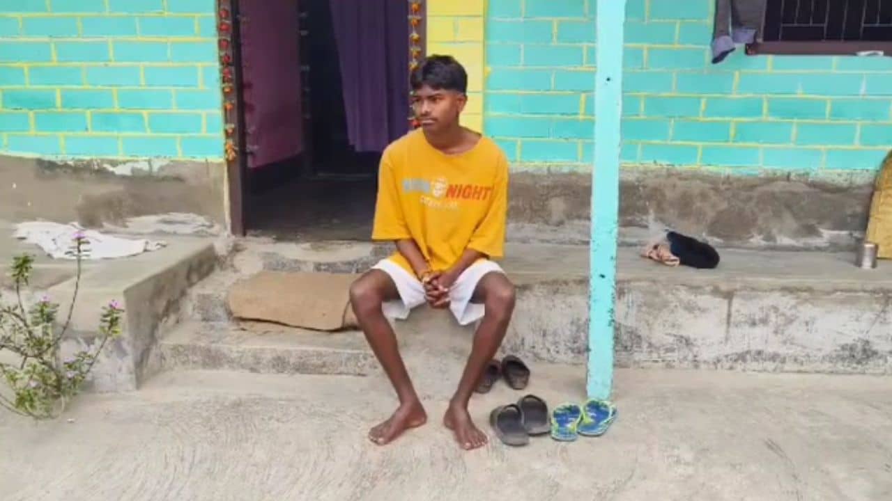 Alipurduar: আর দুদিন বাকি! এখনও অ্যাডমিট কার্ড এল না, চরম অনিশ্চয়তায় ফালাকাটার জিৎ ওঁরাও