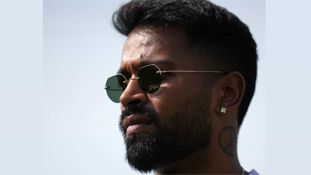 Hardik Pandya: কোনটা চ্যালেঞ্জ! সন্তানের ডায়পার বদল না ডেথ ওভারের বোলিং? জেমির প্রশ্নে হার্দিক পান্ডিয়ার ছক্কা Hardik Pandya: কোনটা চ্যালেঞ্জ! সন্তানের ডায়পার বদল না ডেথ ওভারের বোলিং? জেমির প্রশ্নে হার্দিক পান্ডিয়ার ছক্কা