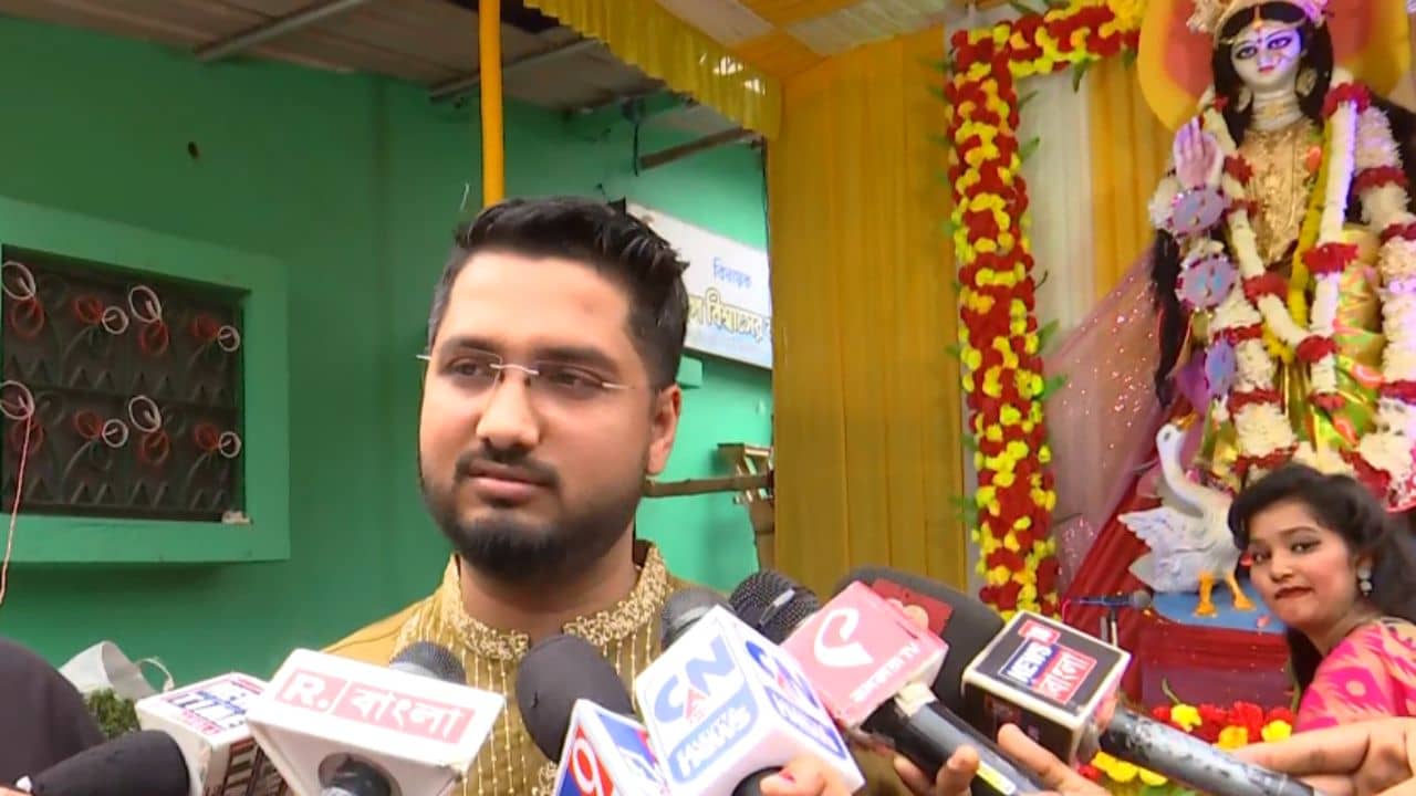 Jogesh Chandra Chaudhuri College: আমি সাব্বির আলি, ছোটবেলা থেকে স্কুলে অঞ্জলি দিয়ে আসছি, অবশেষে সরস্বতীর মণ্ডপের সামনে ধরা দিলেন যোগেশচন্দ্র কলেজের সেই TMC নেতা