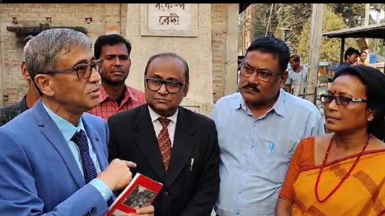 Calcutta High Court Judge: সীমান্তের গ্রামে গেলেন খোদ কলকাতা হাইকোর্টের বিচারপতি, হঠাৎ কী ঘটল?