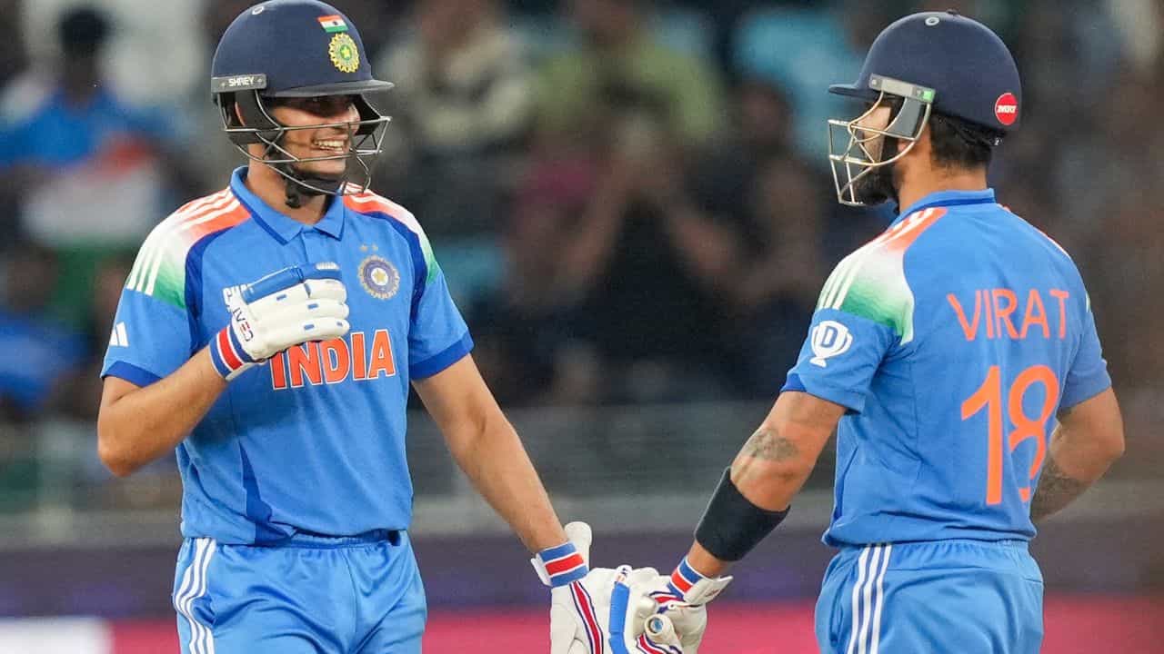 Team India: কোহলি-গিলকে টেক্কা দিয়ে সেরা ফিল্ডারের মেডেল ছিনিয়ে নিলেন কে? Team India: কোহলি-গিলকে টেক্কা দিয়ে সেরা ফিল্ডারের মেডেল ছিনিয়ে নিলেন কে?