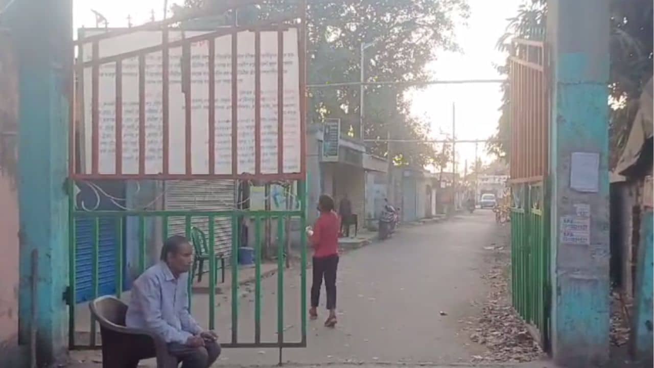 Khardah: প্রাক্তন পুলিশ কর্মীর মেয়ের শ্লীলতাহানি, নিজের বিরুদ্ধে অভিযোগ উঠতেই TMC নেতা বললেন, ওরা রাত হলে কোথায় যায় জানেন?