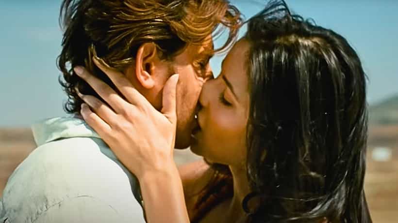 ঠোঁট যেন ফেভিকুইক! বাধ্য হয়ে বন্ধ চুমু প্রতিযোগিতা