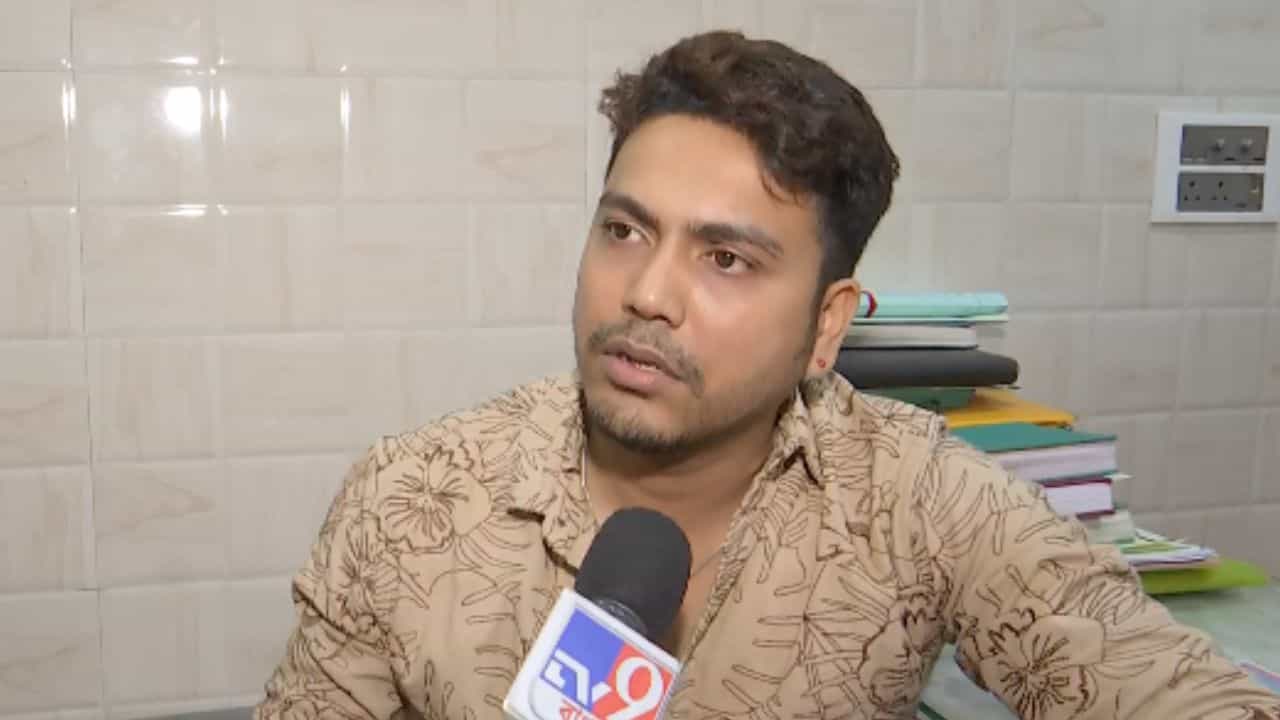 Kolkata: 'এ ও শুনেছি হোটেলে নিয়ে গিয়ে পিছন থেকে মহিলাদের জামা খুলে দিত...', বড় তথ্য ফাঁস করলেন ফটোগ্রাফার Kolkata: 'এ ও শুনেছি হোটেলে নিয়ে গিয়ে পিছন থেকে মহিলাদের জামা খুলে দিত...', বড় তথ্য ফাঁস করলেন ফটোগ্রাফার
