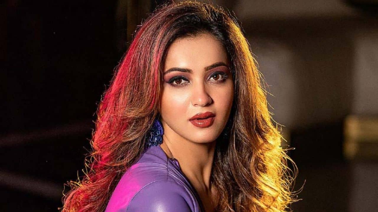 সমুদ্রের ধারে নায়ককে প্রোপোজ কৌশানীর! নায়িকার জীবনে নতুন প্রেম?