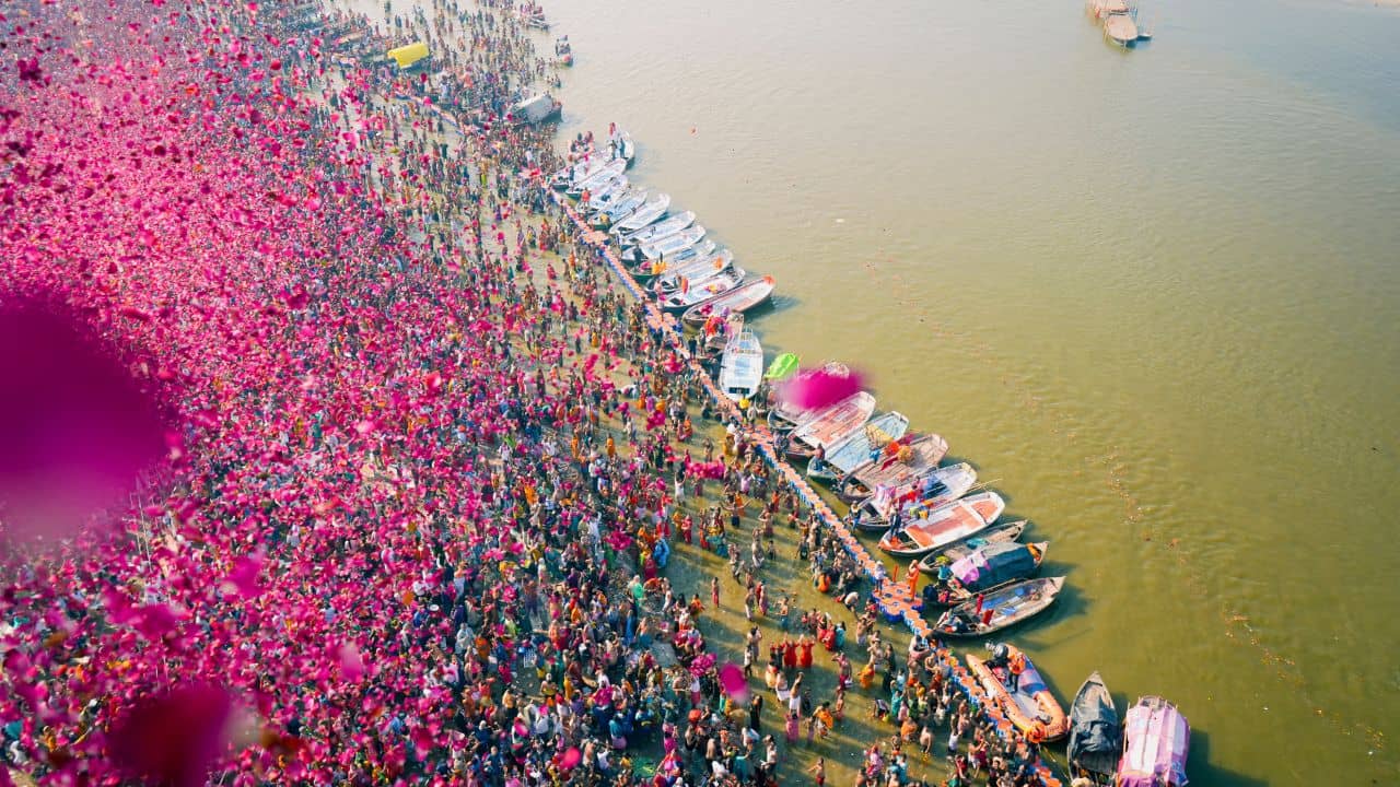 Maha Kumbh Mela: এখনই হচ্ছে না শেষ, ২৬ তারিখের পরেও চলবে মহাকুম্ভ? যোগীর কাছে পড়ল আর্জি
