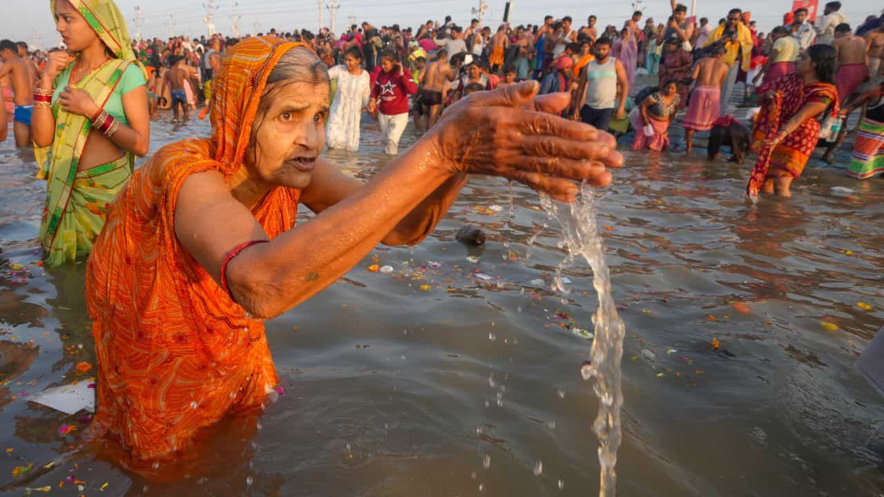 Women Bath Recording: কুম্ভে গোপনে রেকর্ড হচ্ছে মহিলাদের স্নানের ভিডিয়ো! টেলিগ্রামে বিকোচ্ছে ৪-৫ হাজারে Women Bath Recording: কুম্ভে গোপনে রেকর্ড হচ্ছে মহিলাদের স্নানের ভিডিয়ো! টেলিগ্রামে বিকোচ্ছে ৪-৫ হাজারে
