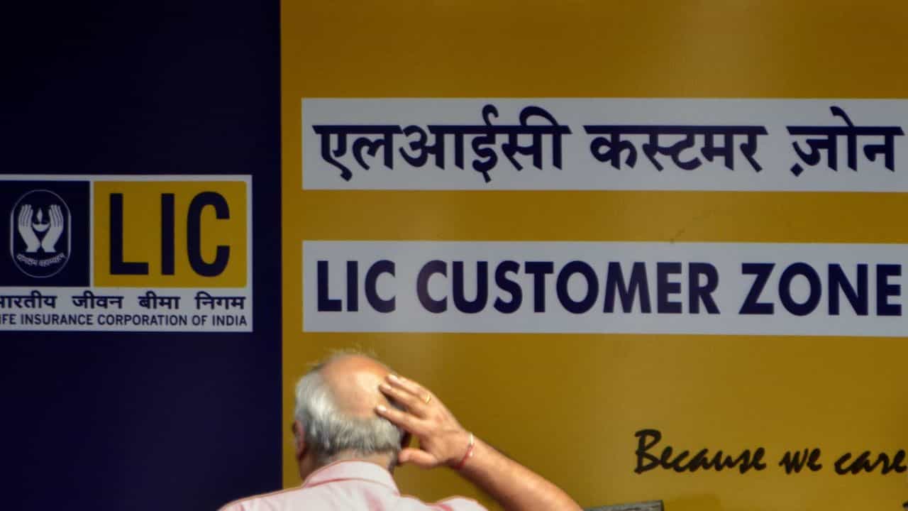 LIC: কষ্টের আমানত জমাচ্ছেন LIC-তে? উপভোক্তাদের জন্য বড় ঘোষণা করল বীমা সংস্থা LIC: কষ্টের আমানত জমাচ্ছেন LIC-তে? উপভোক্তাদের জন্য বড় ঘোষণা করল বীমা সংস্থা