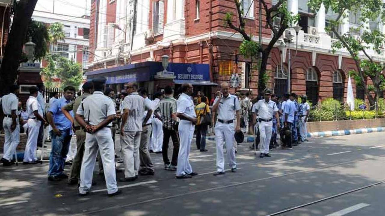 Arms Recovery: সব বন্দুকই লাইসেন্সেড, তারপরেও কীভাবে চলছিল চোরাচালান? লালবাজারের হাতে বিস্ফোরক তথ্য