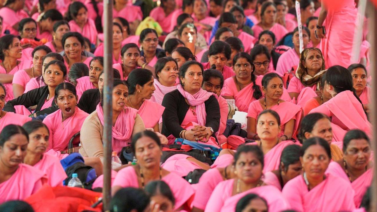 Asha Workers: বিনামূল্যে মিলবে স্মার্টফোন, বড় ঘোষণা মমতার বাজেটে, তারপরও কী দাবি উঠছে