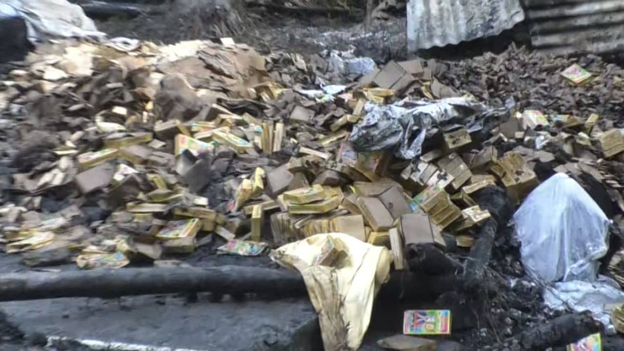 Kalyani Blast: ঘিঞ্জি এলাকার মধ্যে ১০ বছর ধরে চলছিল বাজি তৈরি! বিধায়ক বলছেন, সবটাই জানত পুলিশ