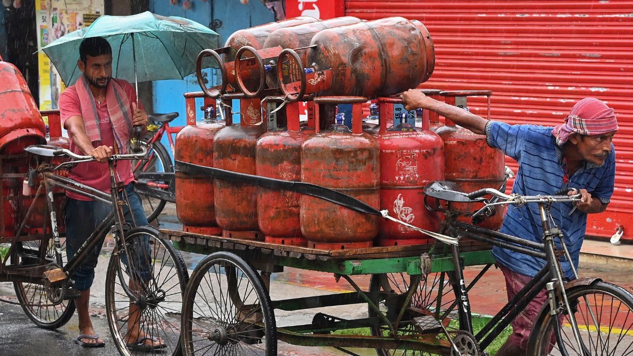 Gas Price: কমল গ্যাসের দাম, বাজেটের দিন সকালেই মধ্যবিত্তের জন্য বড় সুখবর Gas Price: কমল গ্যাসের দাম, বাজেটের দিন সকালেই মধ্যবিত্তের জন্য বড় সুখবর