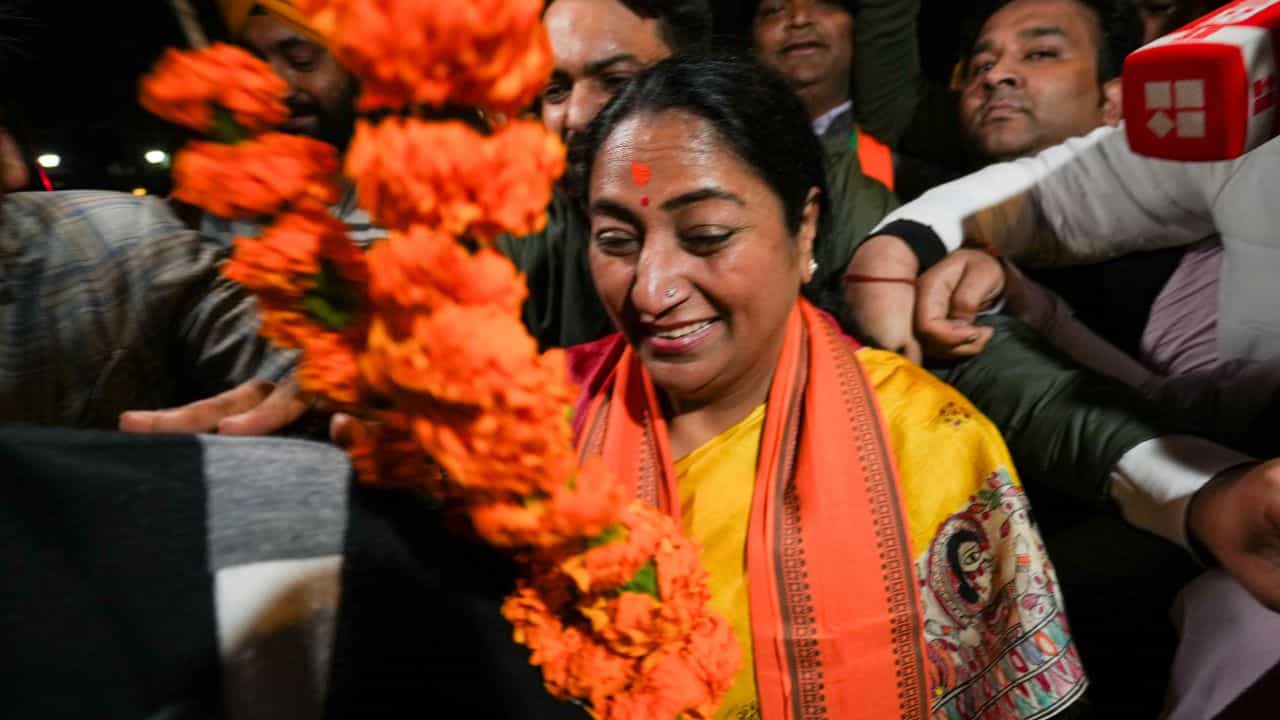 Rekha Gupta: প্রথমবার MLA হয়েই মুখ্যমন্ত্রীর আসনে, কীভাবে উত্থান এই রেখা গুপ্তার Rekha Gupta: প্রথমবার MLA হয়েই মুখ্যমন্ত্রীর আসনে, কীভাবে উত্থান এই রেখা গুপ্তার