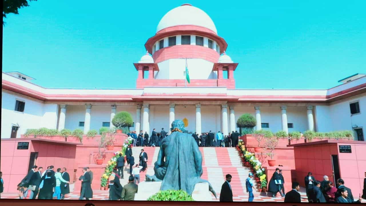 Supreme Court: হাজার হাজার চাকরি নিয়ে সংশয়, প্রাইমারি নিয়ে সুপ্রিম কোর্টে হলফনামা দেবে রাজ্য Supreme Court: হাজার হাজার চাকরি নিয়ে সংশয়, প্রাইমারি নিয়ে সুপ্রিম কোর্টে হলফনামা দেবে রাজ্য