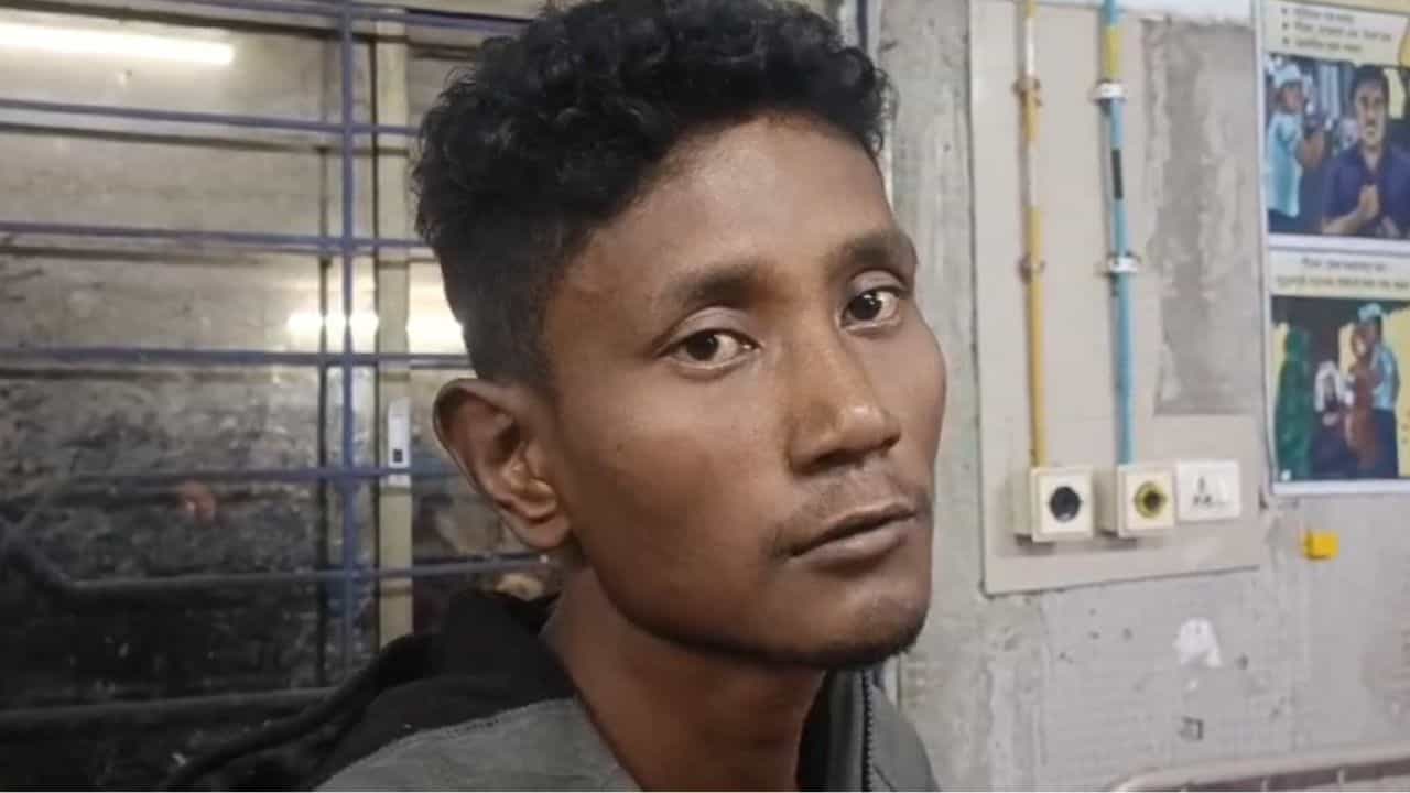 Kaliyaganj: 'কার সঙ্গে কথা বলছিস...' বলেই ১৫ বছরের ভাগ্নিকে যা করল মামা! কথাই বলতে পারছেন না মা Kaliyaganj: 'কার সঙ্গে কথা বলছিস...' বলেই ১৫ বছরের ভাগ্নিকে যা করল মামা! কথাই বলতে পারছেন না মা