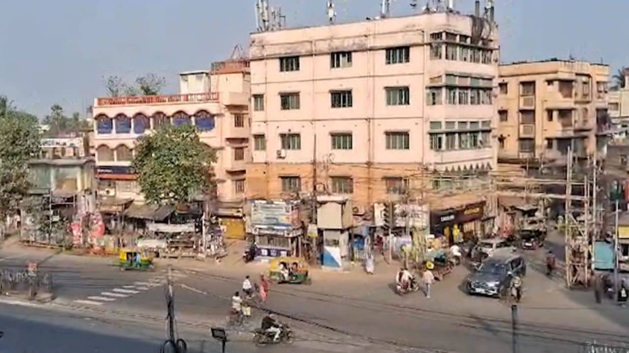 Kamarhati: একসঙ্গে ৫৭টি বহুতল ভেঙে ফেলতে হবে, নজিরবিহীন নির্দেশ পুরসভার