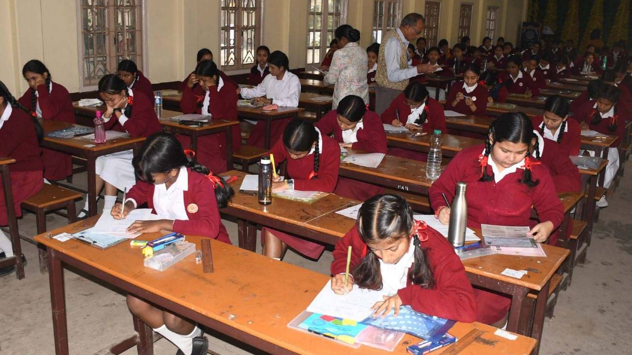 Madhyamik result: মাধ্যমিকের ফলপ্রকাশের দিন-বদল, কবে বেরবে রেজাল্ট? জানাল পর্ষদ