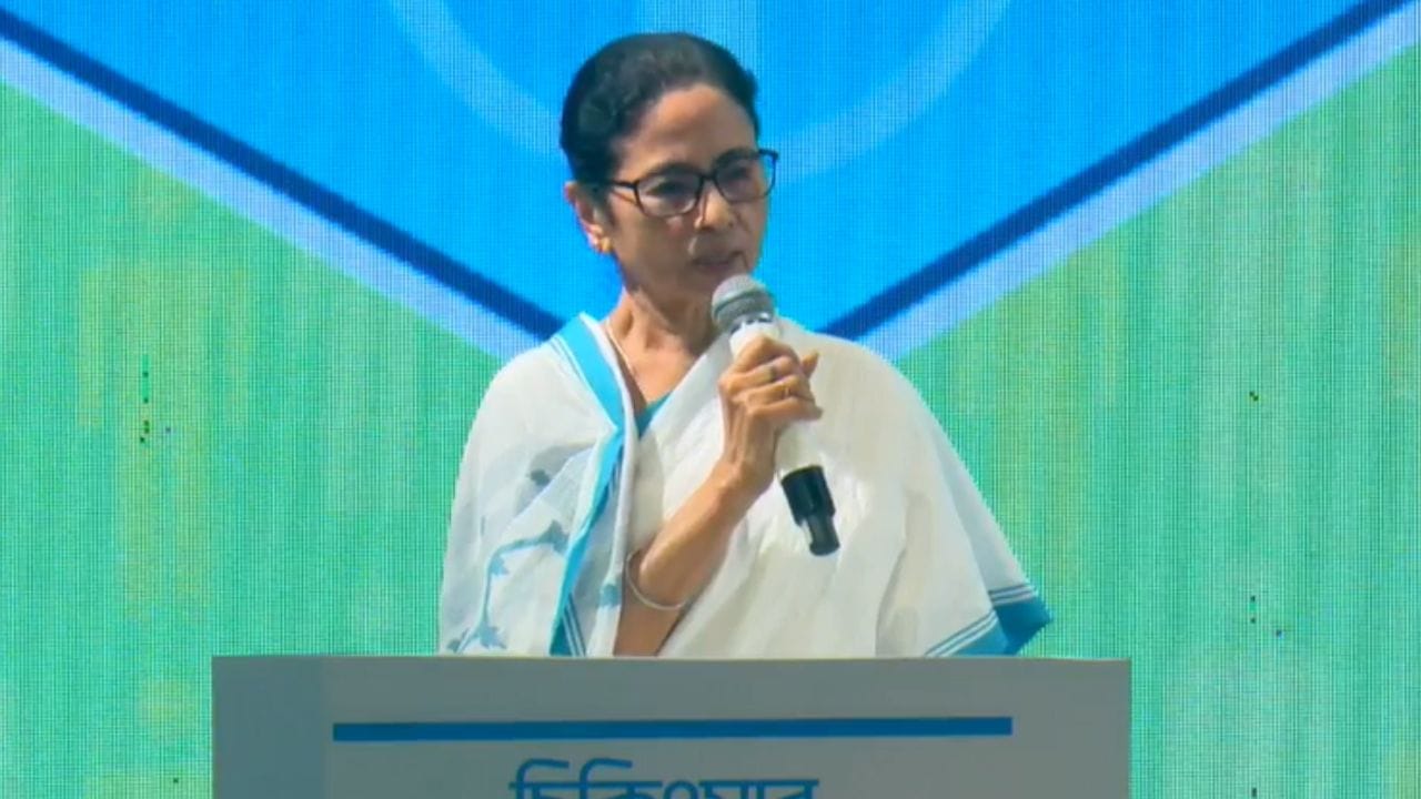 TMC: বক্সীর বৈঠকের কয়েক ঘণ্টার মধ্য়েই মমতার 'স্থগিতাদেশ', কমিটি গঠন করবেন তিনিই TMC: বক্সীর বৈঠকের কয়েক ঘণ্টার মধ্য়েই মমতার 'স্থগিতাদেশ', কমিটি গঠন করবেন তিনিই