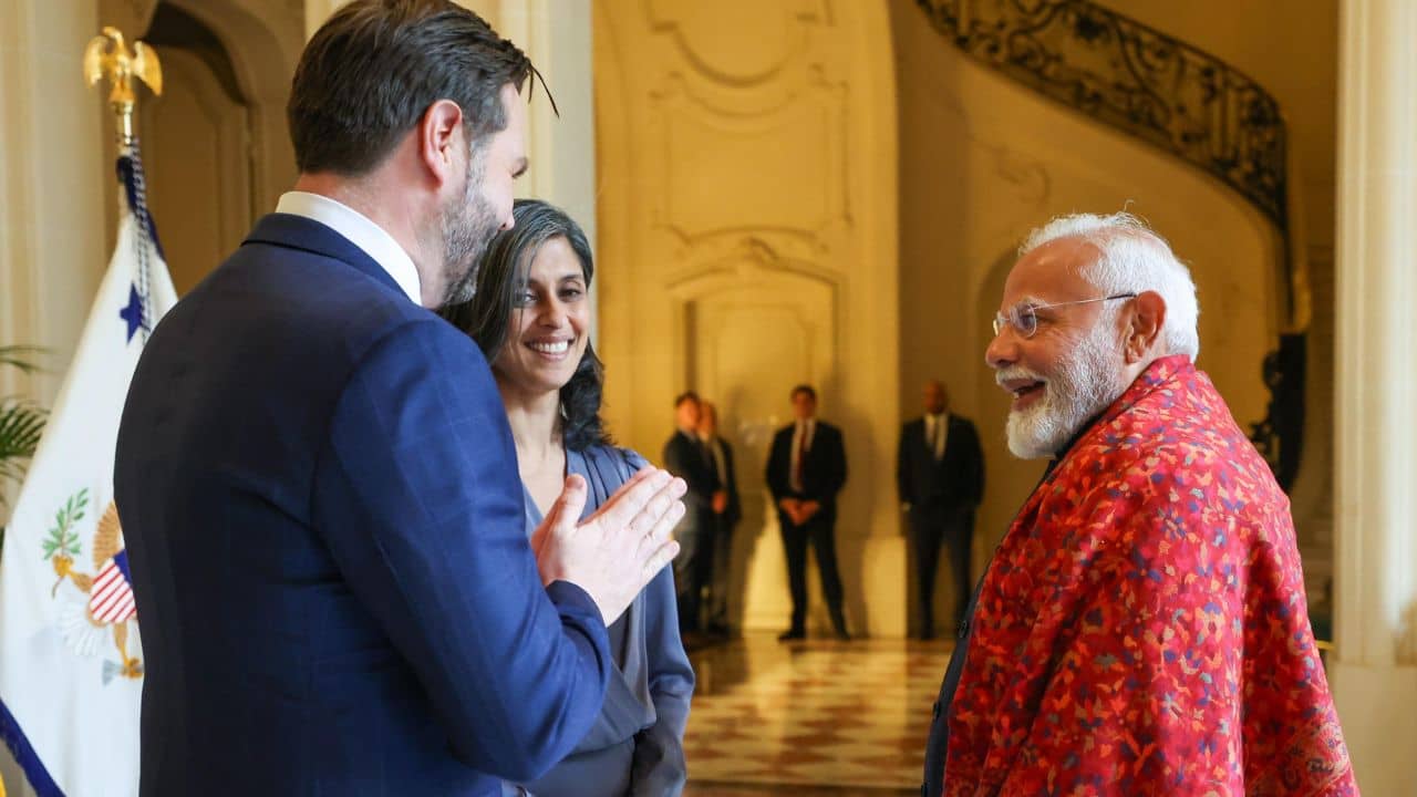 Modi in France: ভারতীয় শহিদদের শ্রদ্ধা জানাতে ফ্রান্সে সমাধিস্থলে যাচ্ছেন প্রধানমন্ত্রী