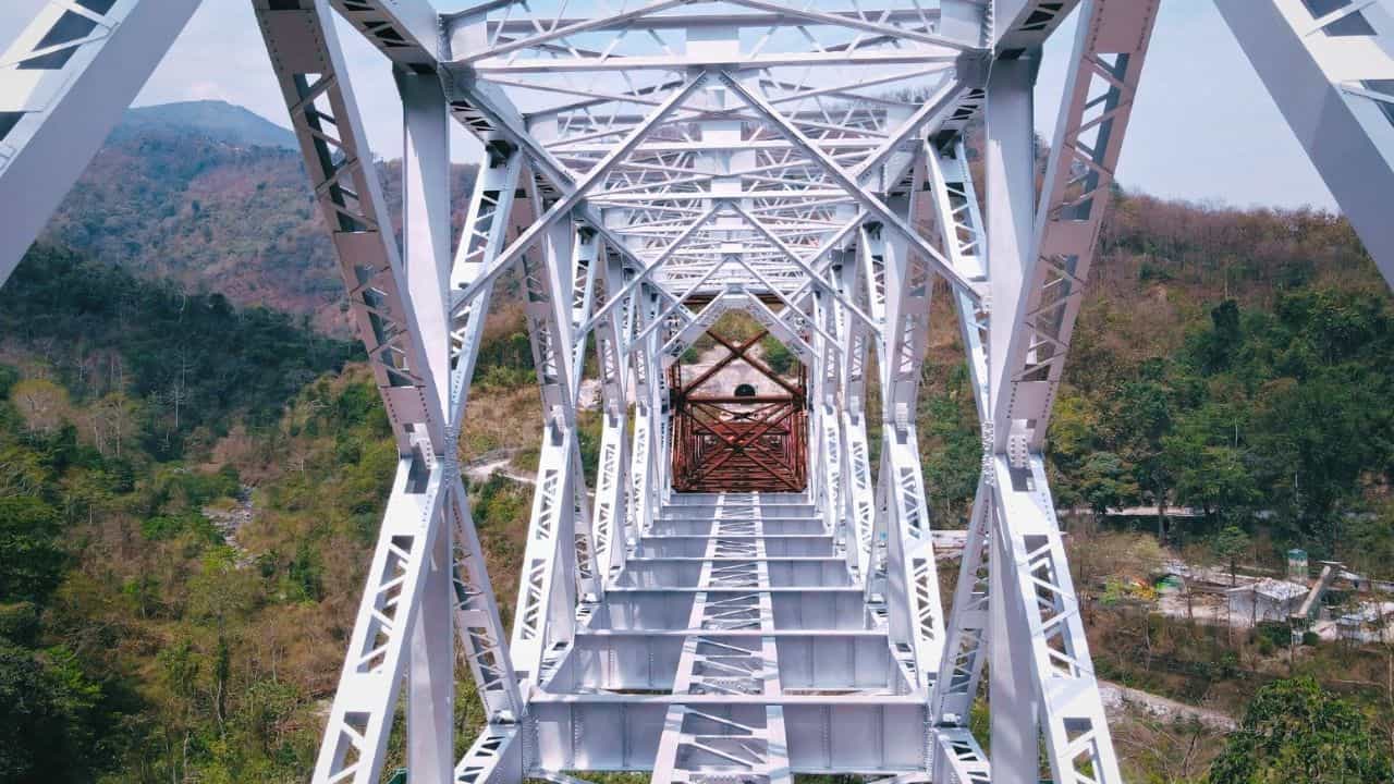 Railway: রেলপথে সোজা সিকিম! ১২ হাজার কোটির প্রজেক্টের কাজ আর কত বাকি, সব তথ্য জানালেন রেলমন্ত্রী Railway: রেলপথে সোজা সিকিম! ১২ হাজার কোটির প্রজেক্টের কাজ আর কত বাকি, সব তথ্য জানালেন রেলমন্ত্রী