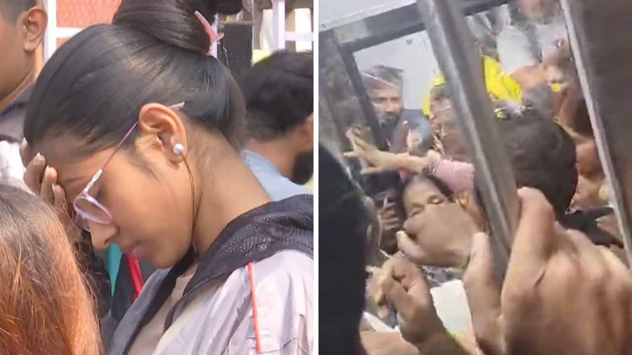 Railway: 'কাঁহা হ্যায় বাঙ্গাল কে লোগ... বুলাও', এসি ট্রেনের কামরায় ভয়াবহ অভিজ্ঞতা কলকাতার নাট্যকর্মীদের Railway: 'কাঁহা হ্যায় বাঙ্গাল কে লোগ... বুলাও', এসি ট্রেনের কামরায় ভয়াবহ অভিজ্ঞতা কলকাতার নাট্যকর্মীদের