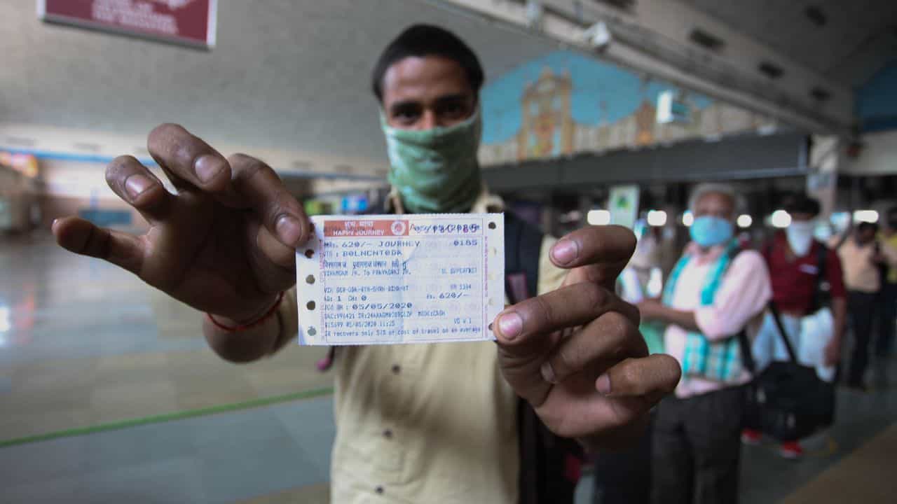 Train Ticket: জেনারেল টিকিট কেটে যে কোনও ট্রেনে উঠে পড়া যাবে না আর! রেলের নিয়মে আসছে বড় বদল? Train Ticket: জেনারেল টিকিট কেটে যে কোনও ট্রেনে উঠে পড়া যাবে না আর! রেলের নিয়মে আসছে বড় বদল?