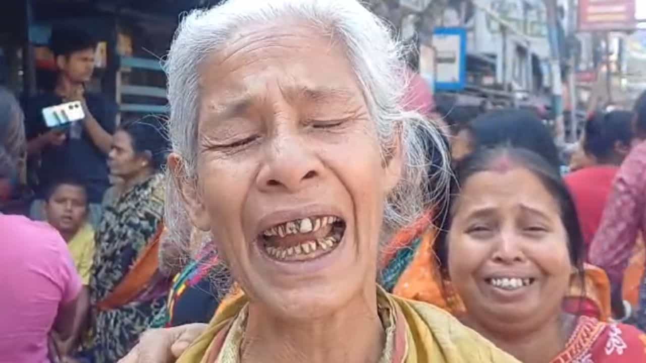 Ultadanga: 'উঠেই যাব... একটু সময় তো দে', ৭০ বছর ধরে বাস করার পর সাত সকালে হঠাৎ এল 'নোটিস' Ultadanga: 'উঠেই যাব... একটু সময় তো দে', ৭০ বছর ধরে বাস করার পর সাত সকালে হঠাৎ এল 'নোটিস'