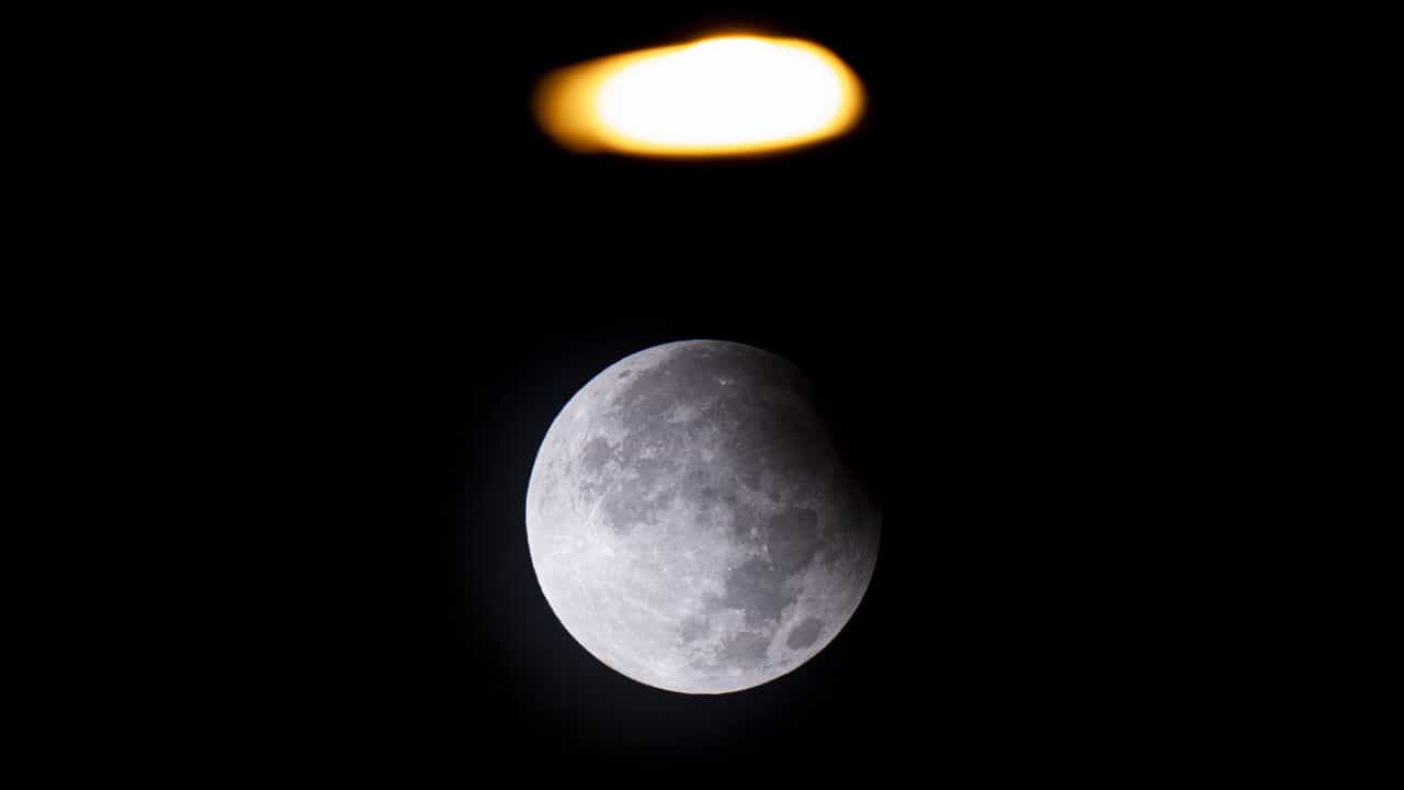 Lunar Eclipse: বছরের প্রথম চন্দ্র গ্রহণ! এই সময়ে বড় বিপদ হতে পারে আপনার, কেন জানেন? Lunar Eclipse: বছরের প্রথম চন্দ্র গ্রহণ! এই সময়ে বড় বিপদ হতে পারে আপনার, কেন জানেন?