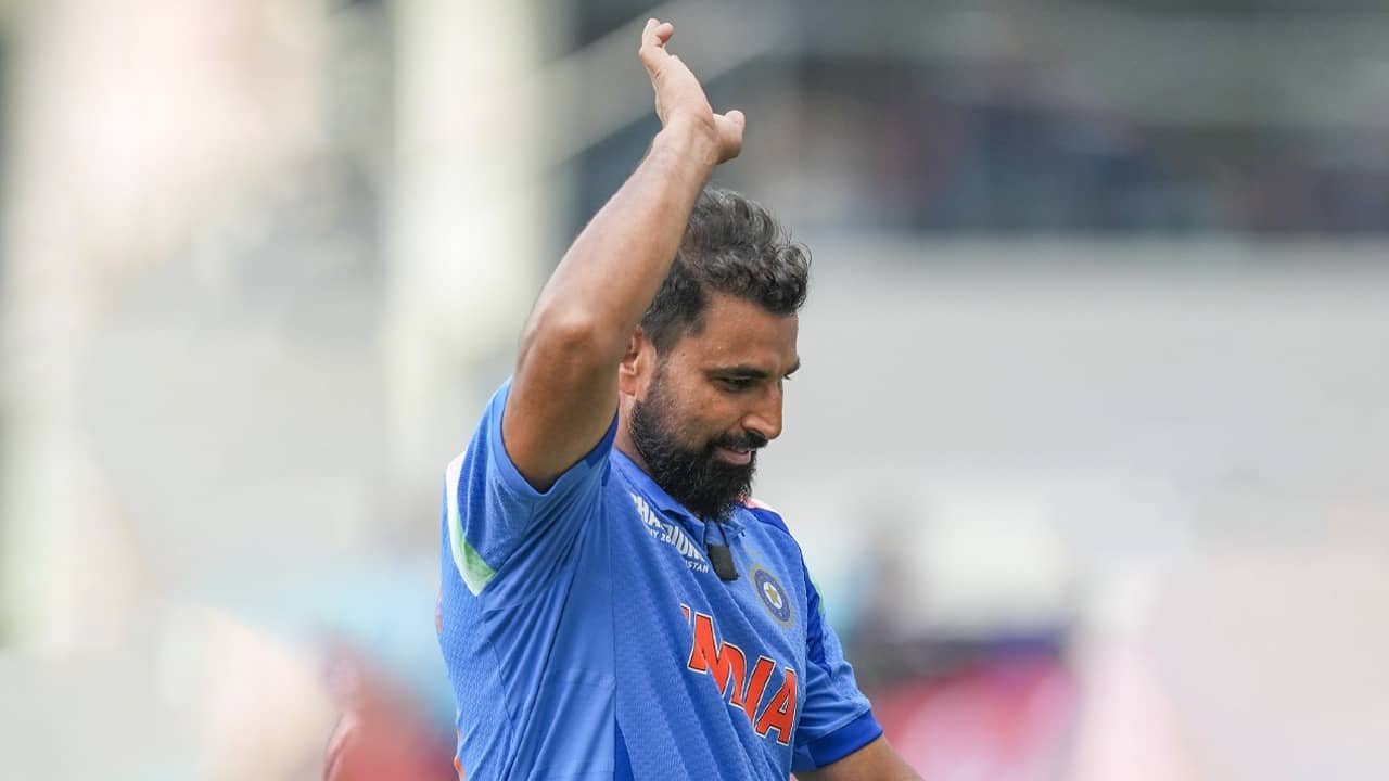 Mohammed Shami: মাঠ ছাড়লেন সামি! ভারতীয় শিবিরে হঠাৎই আশঙ্কা