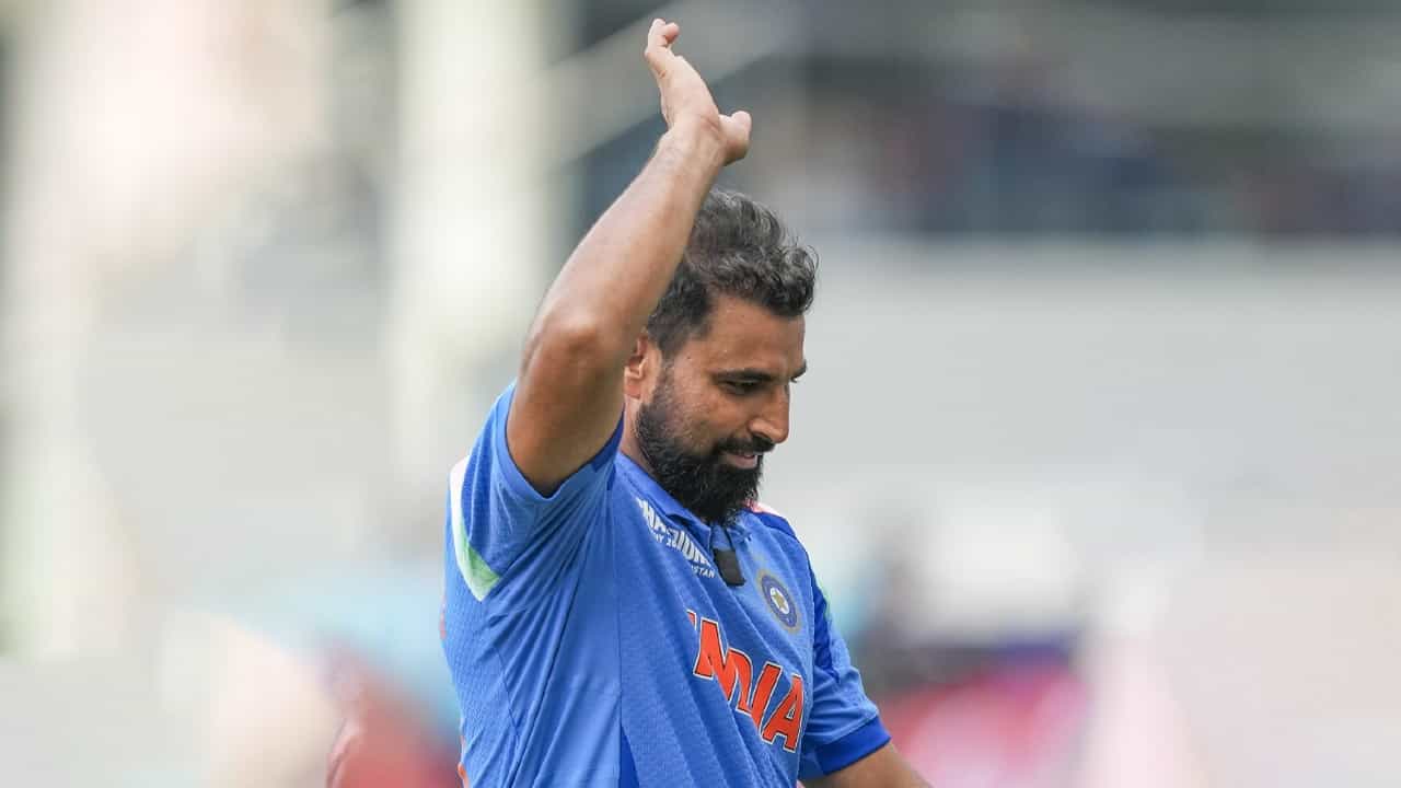 Mohammed Shami: মাঠ ছাড়লেন সামি! ভারতীয় শিবিরে হঠাৎই আশঙ্কা Mohammed Shami: মাঠ ছাড়লেন সামি! ভারতীয় শিবিরে হঠাৎই আশঙ্কা