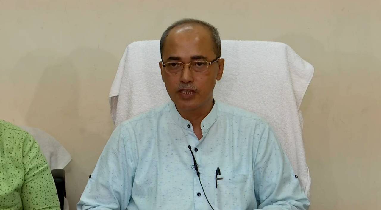 Madhyamik Exam 2025: আরও কড়া নিয়ম! কোন কোন কাজ করলে পরীক্ষা দিলেও হবে বাতিল? মাধ্যমিকের ঠিক আগে সবটা পরিষ্কার করে সতর্ক করলেন পর্ষদ সভাপতি