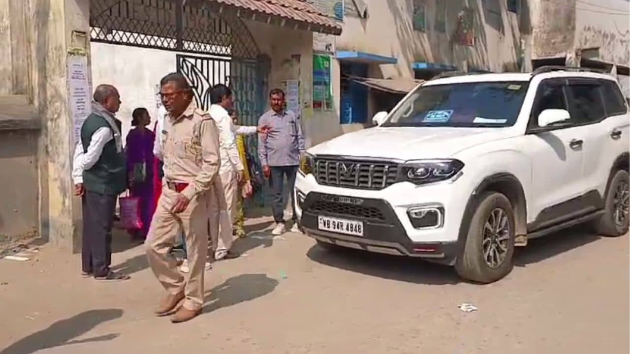 Madhyamik Pariksha 2025: মাধ্যমিক পরীক্ষা দিতে বসে হঠাৎ উঠল প্রসব যন্ত্রণা, তারপর...