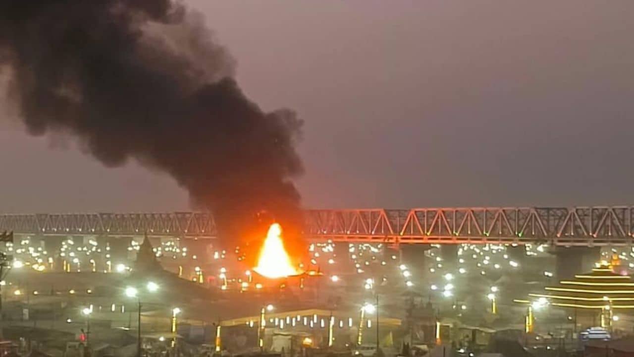 Fire in Maha Kumbh: পিছু ছাড়ে না বিপদ, পরপর পাঁচবার! ফের বিধ্বংসী আগুনে জ্বলল মহাকুম্ভ