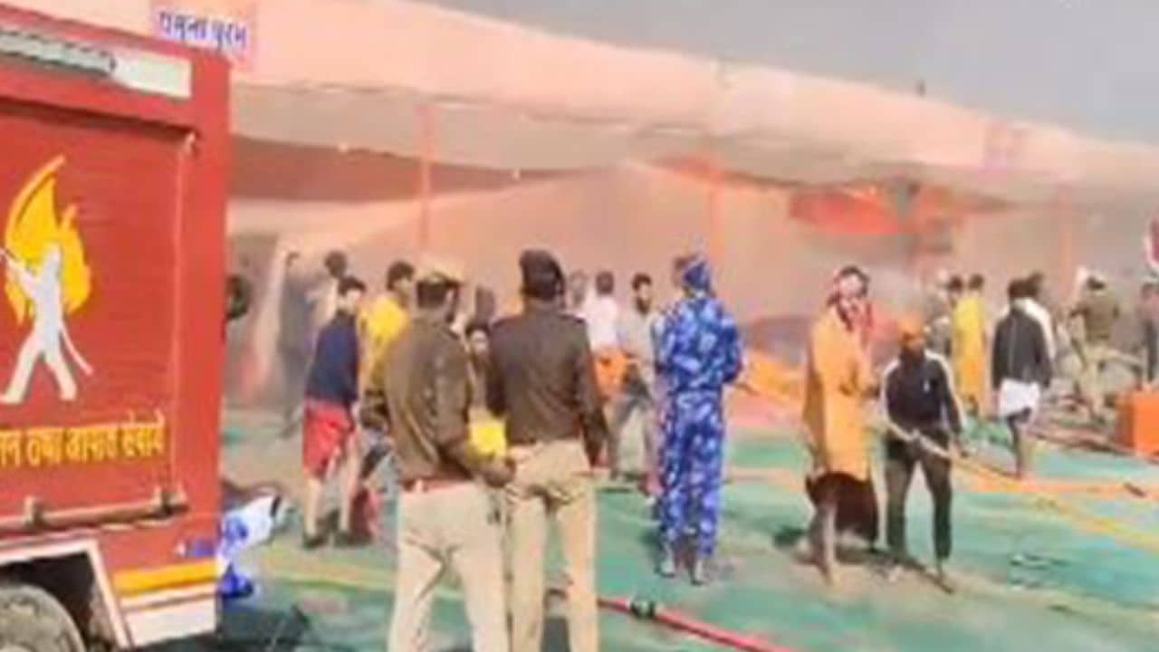 Fire in Maha Kumbh: আবার আগুন লাগল মহাকুম্ভে, দাউ দাউ করে জ্বলছে তাঁবু, ছুটল দমকল