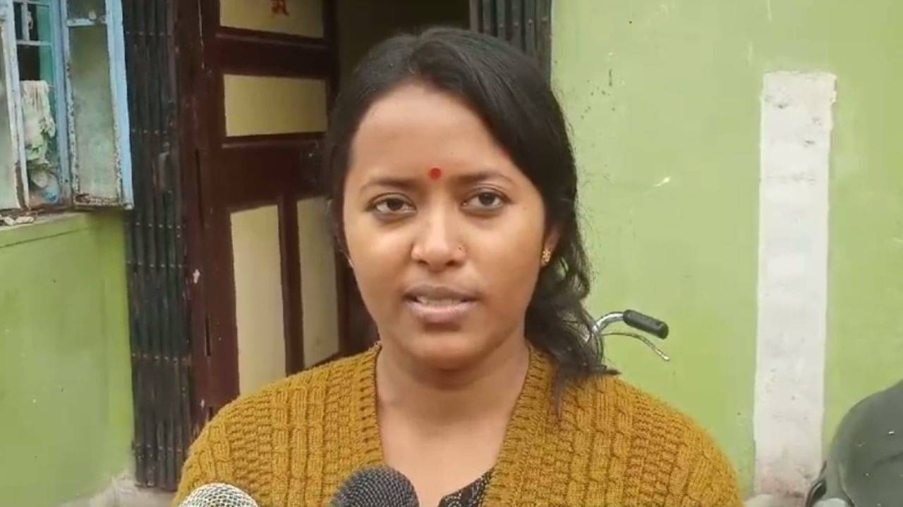 Mahakumbh: মহাকুম্ভ থেকে ভদ্রেশ্বর ফিরেই মাথায় হাত মহিলার, এমনটা কী করে ঘটল!