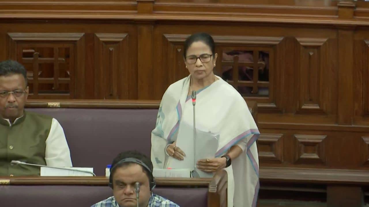 Mamata Banerjee: মুসলিম লিগ করি? জঙ্গি-যোগ প্রমাণ করতে পারলে মুখ্যমন্ত্রিত্ব ছেড়ে দেব, প্রধানমন্ত্রীকে চিঠি লিখতে চলেছেন মমতা