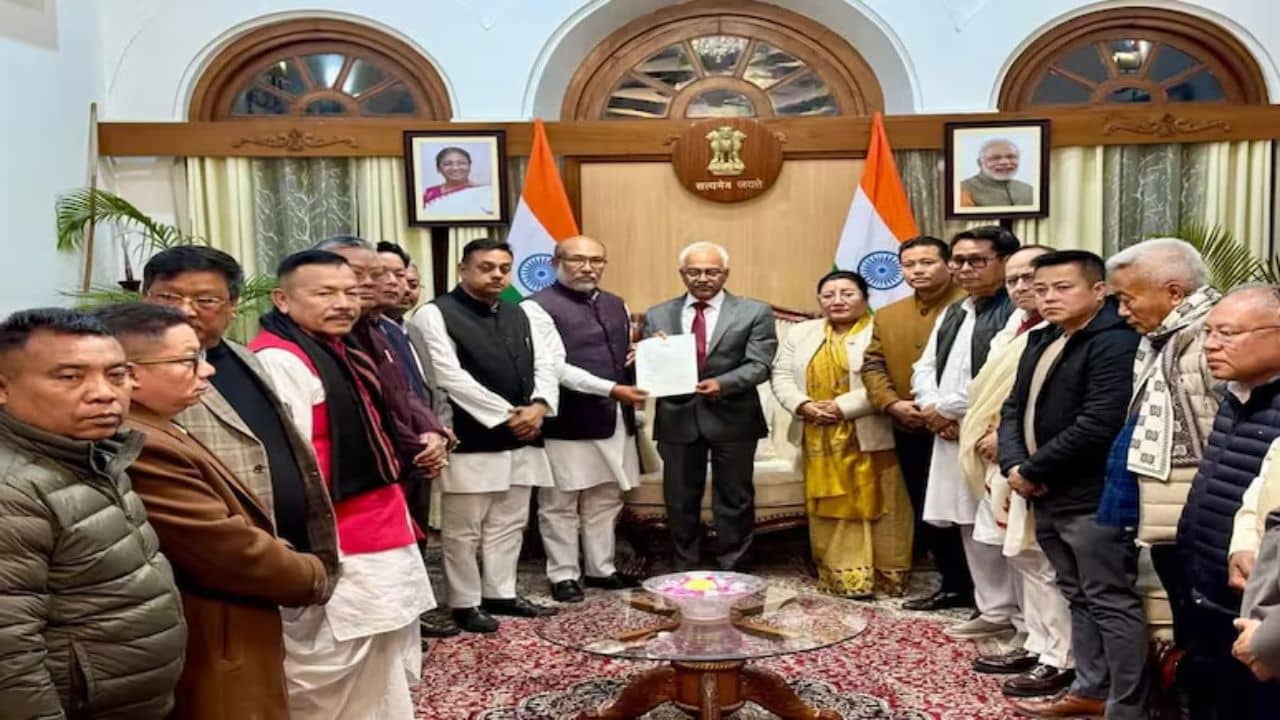 Manipur CM: পদত্যাগ করলেন মণিপুরের মুখ্যমন্ত্রী, হঠাৎ কেন এই সিদ্ধান্ত?
