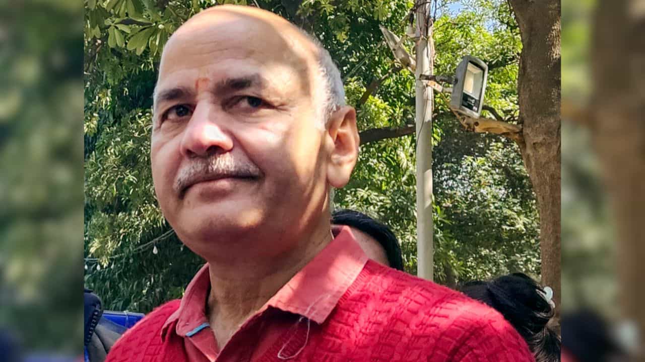 Delhi Election Result: হল না শেষ রক্ষা! কান ঘেঁষে বেরিয়ে গেল জয়, বিজেপির কাছে 'মাথা নত' সিসৌদিয়ার Delhi Election Result: হল না শেষ রক্ষা! কান ঘেঁষে বেরিয়ে গেল জয়, বিজেপির কাছে 'মাথা নত' সিসৌদিয়ার