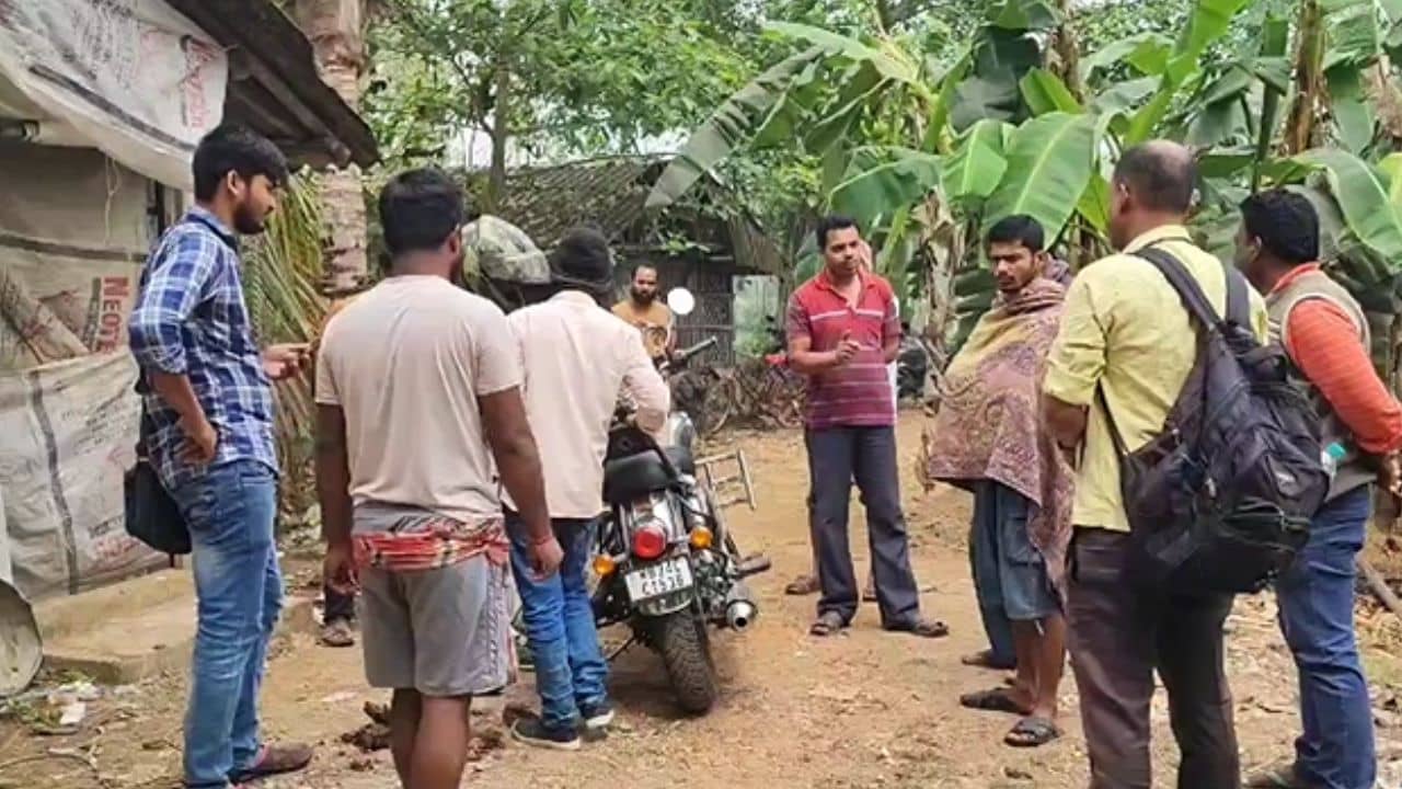 Medinipur: এক সঙ্গে চার হাজার লাশ! চরম আতঙ্ক ছড়াচ্ছে মেদিনীপুরের এই গ্রামে