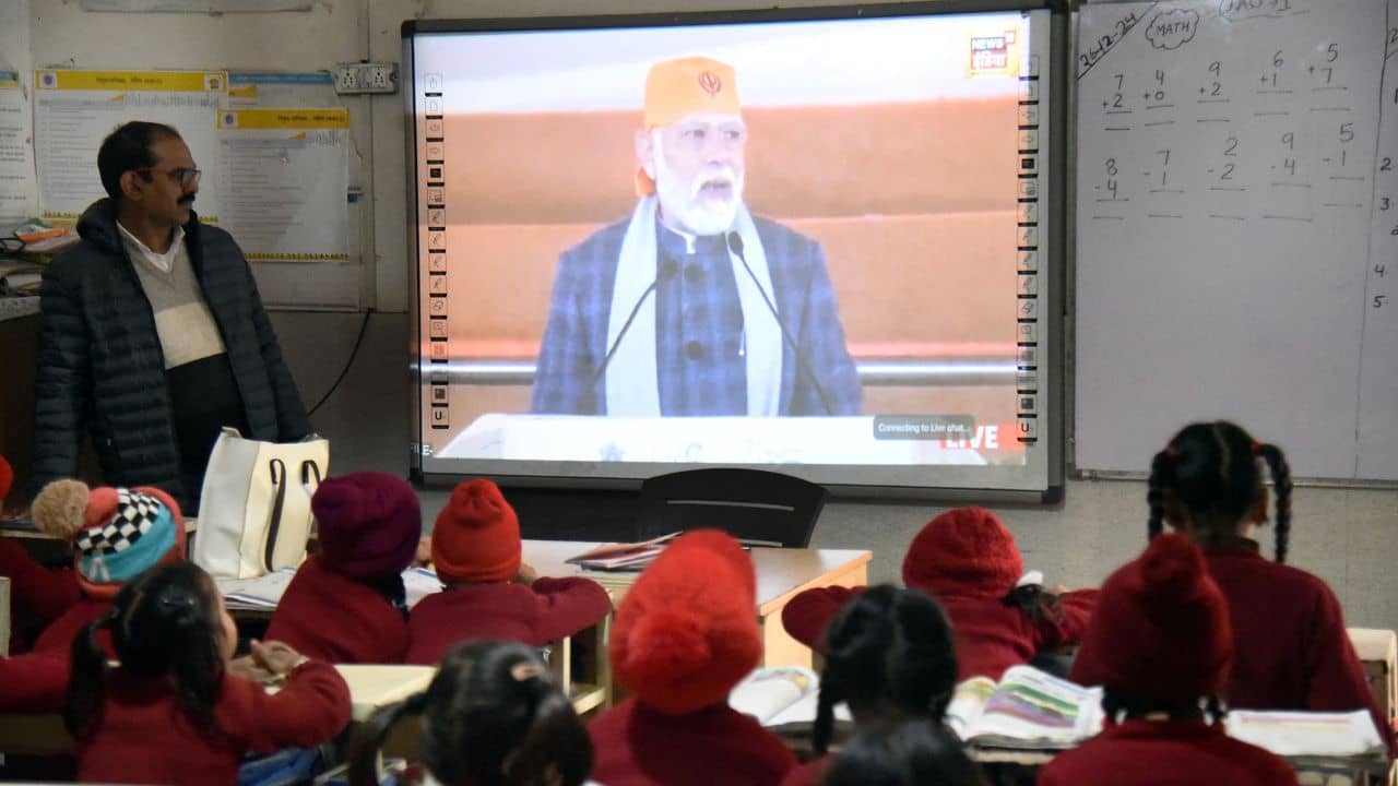 Pariksha Pe Charcha: এগিয়ে এসেছে পরীক্ষা? পড়ুয়ার চাপ কমাতে এবার বিশেষ টিপস দেবেন মোদী