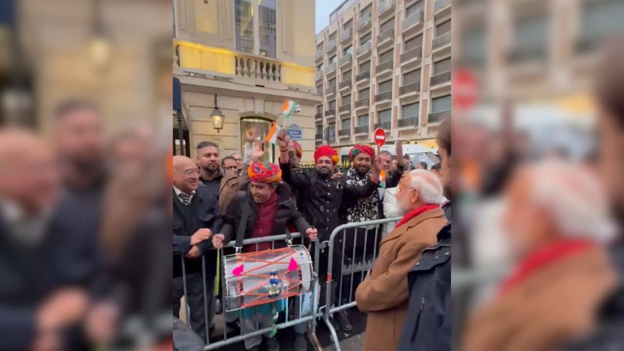 Modi in France: ঢাক-ঢোল পিটিয়ে ফ্রান্সে মোদীকে স্বাগত জানালেন সেদেশে নিবাসী ভারতীয়রা