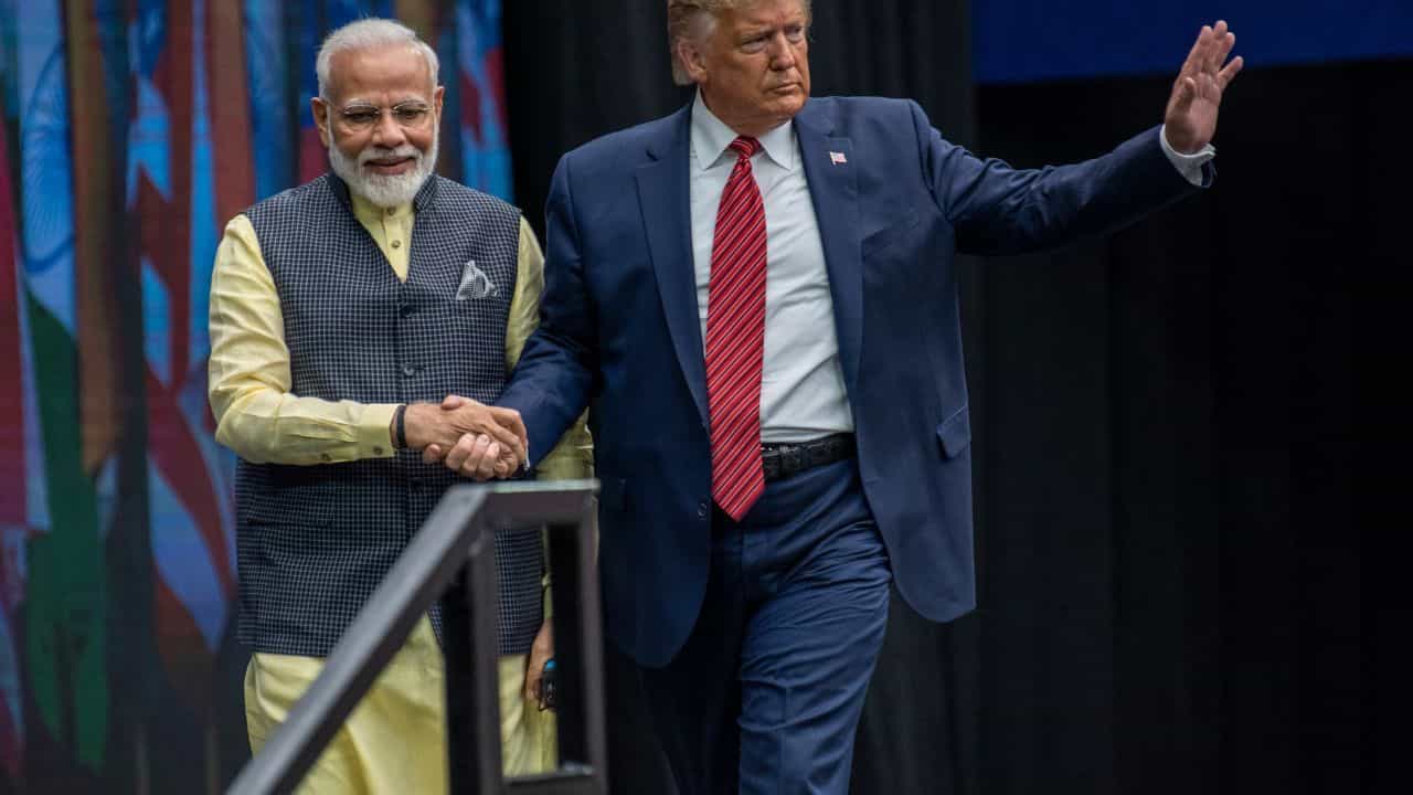 Modi And Trump Meeting: ট্রাম্পের হাতিয়ার শুল্ক! মোদীর হাতিয়ার 'সমঝোতা', মার্কিন মুলুকের বৈঠকে ঘুরবে ভারতের ভবিষ্যৎ? Modi And Trump Meeting: ট্রাম্পের হাতিয়ার শুল্ক! মোদীর হাতিয়ার 'সমঝোতা', মার্কিন মুলুকের বৈঠকে ঘুরবে ভারতের ভবিষ্যৎ?