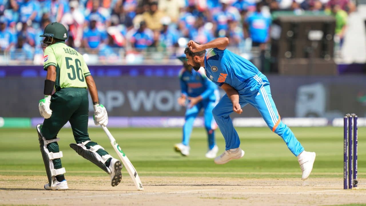 Mohammed Shami: মহম্মদ সামির অনাকাঙ্খিত রেকর্ড! মনে করালেন বুমরার সেই ওভার