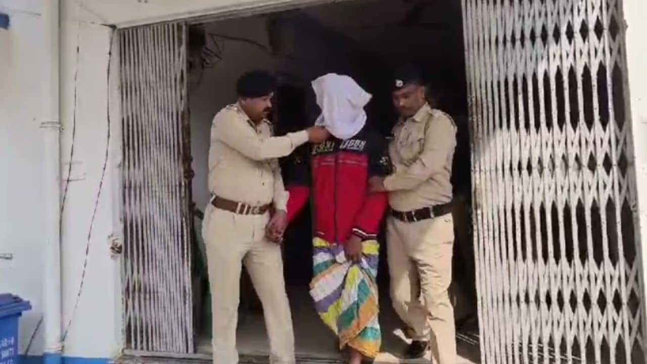 Murshidabad: ইলিয়াস খানের চলাফেরাতেই সন্দেহ হয়েছিল, কলাবাগানের ভিতর এ ভাবে ধরা পড়বে কেউ ভাবেনি...